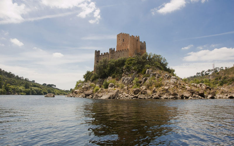 Castelo-de-Almourol.jpg_Viagens e miudos