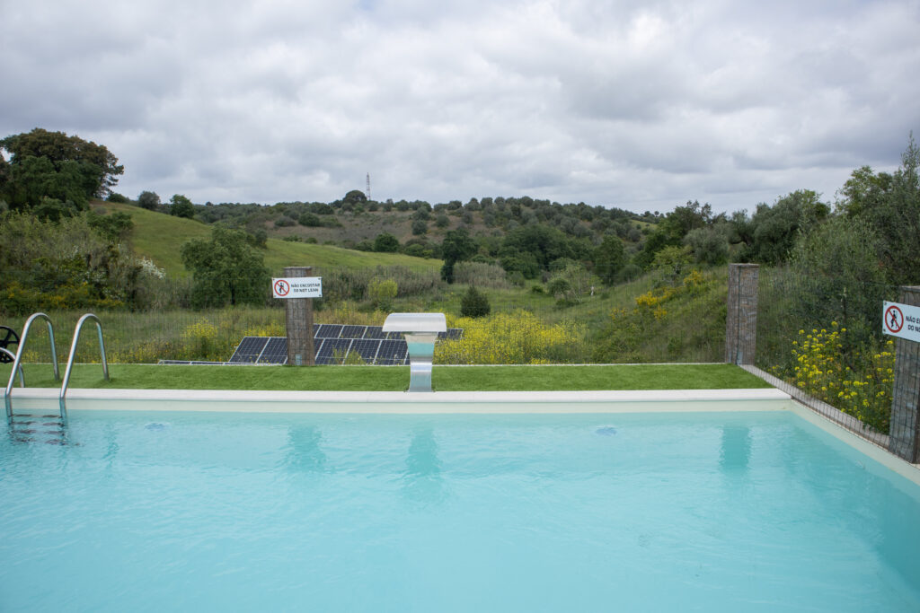 piscina com agua aquecida