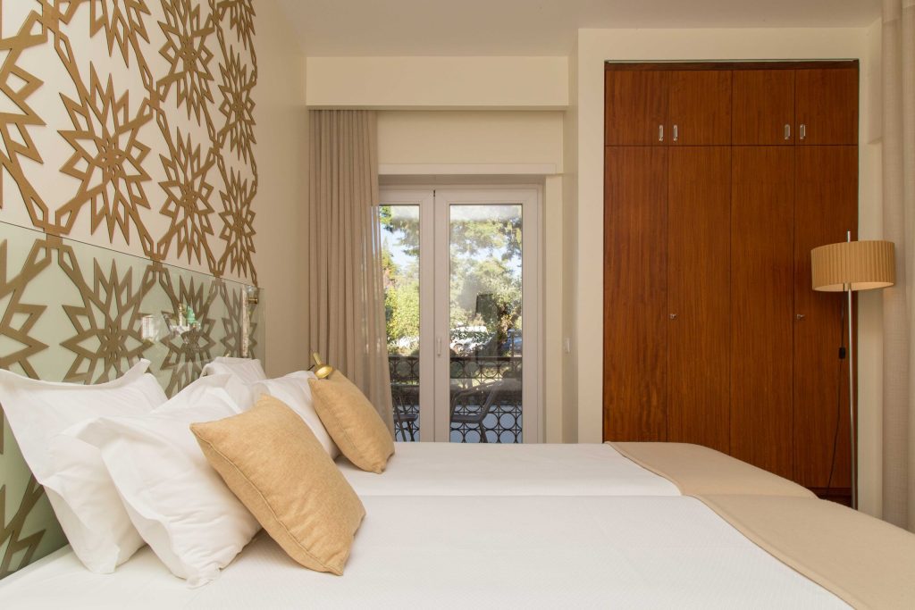 quarto-dourado-aires-da-serra1-1-scaled